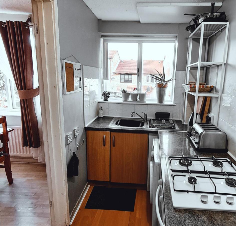 Sw19 - Quiet Split-Level 2-Bedroom Maisonette With Garden لندن المظهر الخارجي الصورة